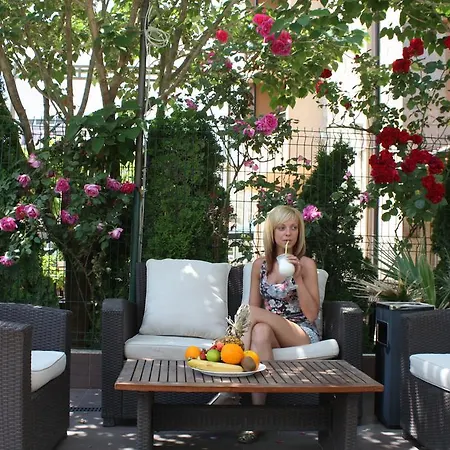 Sun Gate Lägenhetshotell